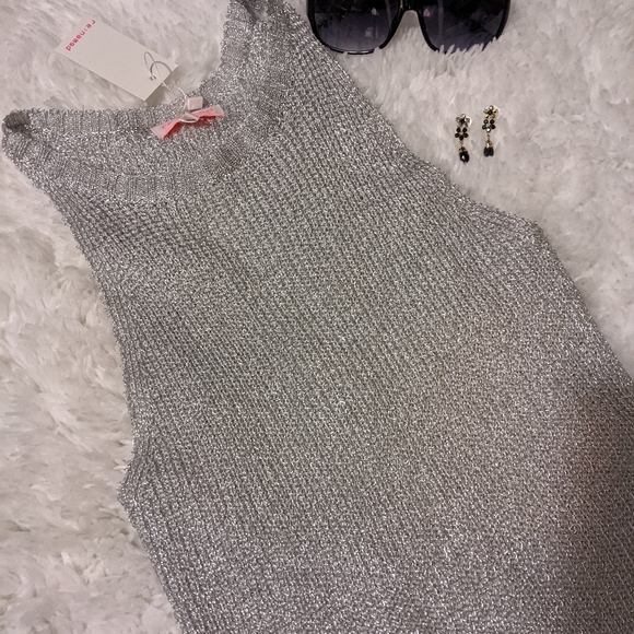 Shimmery Crop Top - Picture 9 of 10